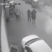 Incendia un’auto in sosta a Frattamaggiore, poi scappa. Il video finisce sui social è diventa virale (Video)