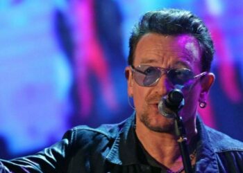 Bono degli U2 in esclusiva al Teatro San Carlo di Napoli: presenta la sua autobiografia