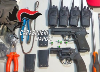 Boscoreale, pistole a salve e attrezzi per lo scasso, in auto il ‘kit del rapinatore’: fermati dai carabinieri scappano a piedi