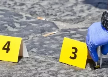 Choc a Cardito: con un’auto sfondano un cancello di una palazzina e sparano raffiche di mitra