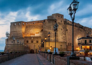 Castel dell’Ovo resterà chiuso al pubblico fino al 2025: lavori di manutenzione da 8 milioni di euro