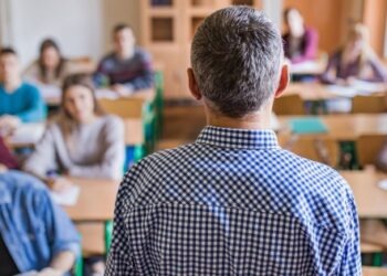 Scuola, aumenti stipendio per insegnanti e personale Ata: in busta paga fino a 124 euro in più