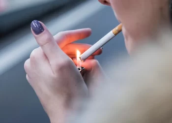 Fumo, a breve vietato per legge anche all’aperto: Le misure riguarderanno anche le sigarette elettroniche