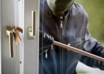 Lusciano, casa svaligiata dai banditi: E di nuovo allarme furti