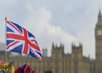 Per entrare in Gran Bretagna, dal 2024, bisognerà richiedere la ETA: modalità e costi