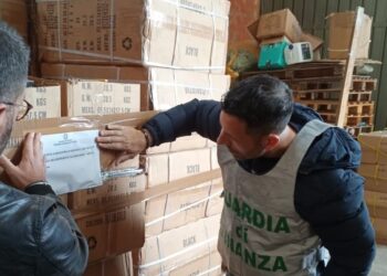 Nel casertano, traffico di scarpe contraffatte: Sequestrate 55mila paia