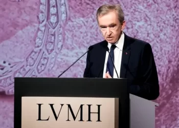 I più ricchi del mondo: nella nuova classifica di Forbes al primo posto il francese Arnault, scalzato Musk