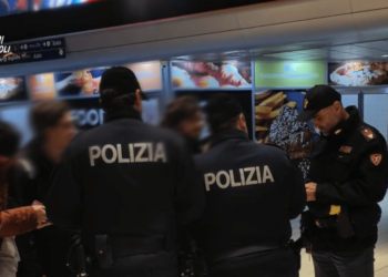 Rapine e borseggi sui mezzi pubblici: due arresti (Video)