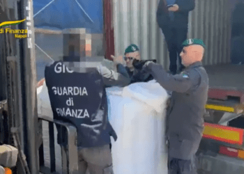 Maxi sequestro di marijuana in un deposito di Boscoreale: 1,2 tonnellate nascosti tra i ceci