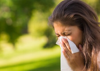 Allergie polline: rimedi naturali fai da te da affiancare agli antistaminici