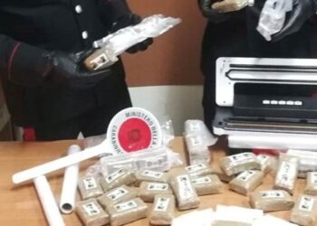 Droga, nel casertano, turista francese sorpreso con 48 panetti di hashish: arrestato