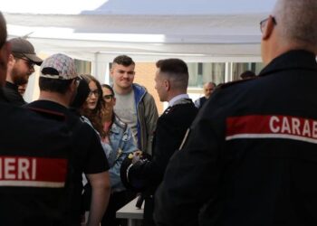 Lezioni di legalità, a Castel Volturno i carabinieri incontrano gli studenti dell’istituto “Vincenzo Corrado” (Foto)