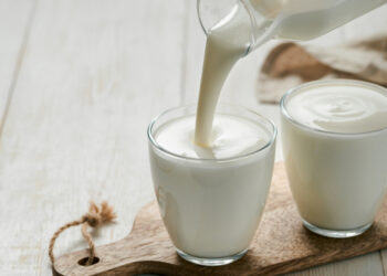 Kefir di latte, il miglior amico dell’intestino e della linea: contiene poco o niente lattosio