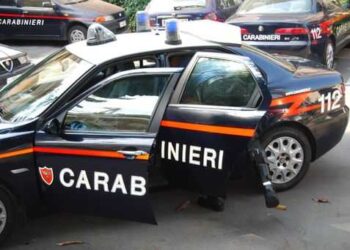 Frattamaggiore, rapina alle poste, banditi armati sequestrano il direttore e si fanno aprire la cassaforte