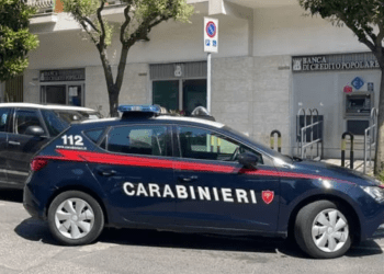 Giugliano, armi in pugno e volti travisati, assalto in banca in via Aniello Palumbo