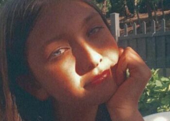 Sedicenne muore folgorata nella vasca da bagno: aveva con se il telefono in carica quando si è innescato un corto circuito