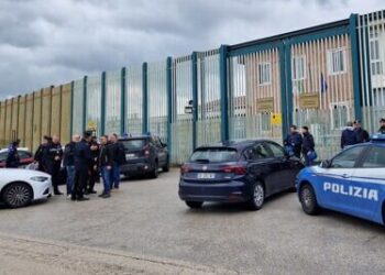 Rivolta di detenuti nel carcere di Avellino: distrutti suppellettili e arredi