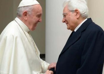 Papa Francesco conferisce al presidente Mattarella il Premio Paolo VI: “Lei è un maestro di responsabilità”