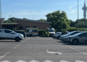 Bambina di un anno trovata morta in auto a Roma: ipotesi che sia stata dimenticata da uno dei genitori