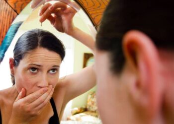 Il primo capello bianco, evento che segna l’inizio dell’invecchiamento