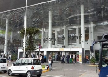 Aeroporto di Capodichino, torna l’area Ztc, multe automatiche per chi sfora i 15 minuti di sosta