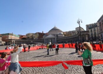 Napoli, piazza Plebiscito, flash-mob per ricordare Giulia Tramontano la giovane donna di Sant’Antimo