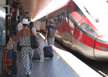 Trenitalia, orario estivo 2023 dall’11 giugno: con la Summer Experience novità e variazioni