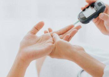 Svolta epocale per i diabetici: insulina una volta a settimana grazie a una nuova terapia. Lo studio