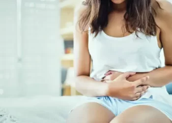 Pancia gonfia, i sintomi legati alla somatizzazione dello stress