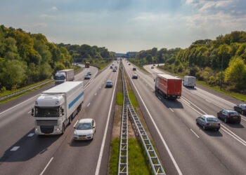 Autostrade, limite di velocità. Salvini: “Su alcune tratte valutiamo superamento 130 km/h”