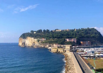 Tentata evasione dal carcere di Nisida: in tre si lanciano da muro e si fratturano le gambe, presi