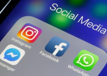 WhatsApp web down in tutta Italia, problemi anche per Instagram e Facebook: cosa succede