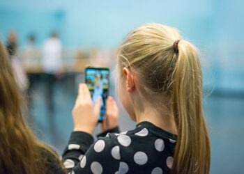 TikTok, nuove funzioni: un filtro sugli hashtag e video per poter controllare i minori