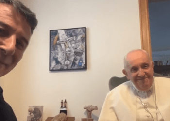 Papa Francesco è apparso in diretta su Facebook: è il primo pontefice su un profilo social