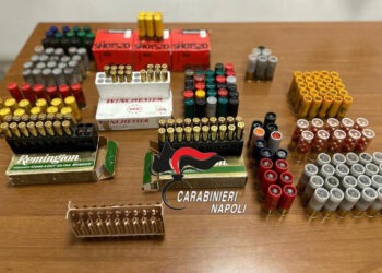 Blitz dei carabinieri sui Monti Lattari: nascoste in un terreno scoperte centinaia di munizioni