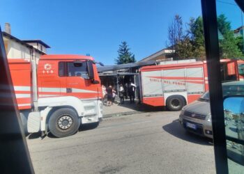 Paura ad Aversa: in fiamme un noto bar di viale Kennedy (Foto)