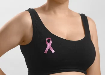 Cancro al seno, scanner a ultrasuoni indossabile rivoluziona la diagnosi precoce