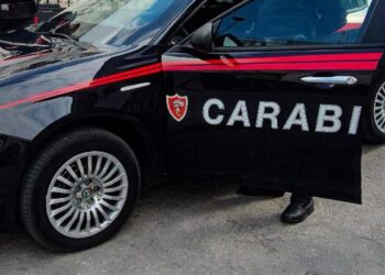 Giugliano, irruzione di ragazzi in una scuola elementare: scoperti dai carabinieri, fermato un 12enne
