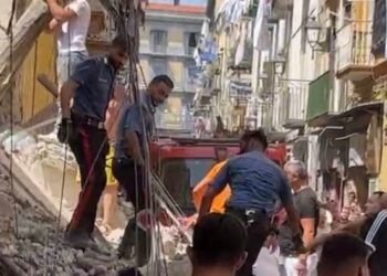 Dramma a Torre del Greco, crolla una palazzina: si temono vittime sotto le macerie