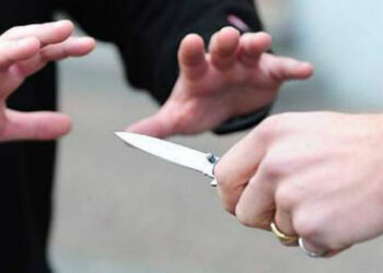 Portici: 16enne rapinato del suo scooter da due coetanei armati di coltello