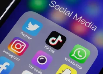 Social novità entusiasmanti: TikTok introduce post di solo testo, Instagram attiva gli abbonamenti