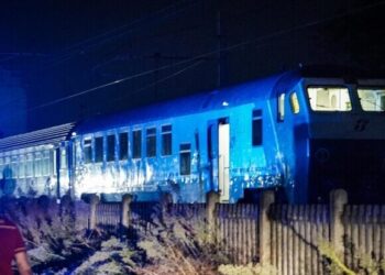 Strage sulla linea ferroviaria, treno investe gruppo di operai a lavoro: 5 morti, c’è anche un casertano