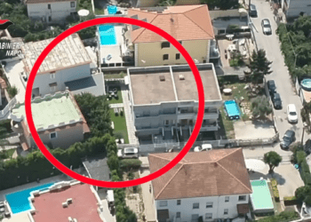 Villaricca, arrestato il boss latitante Cacciapuoti: si nascondeva in una villa con piscina a Varcaturo (Video)