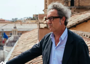 A Napoli in scena il nuovo film di Sorrentino: Mappatella beach e Rotonda Diaz chiuse 3 giorni