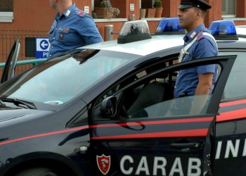 Ruba abbigliamento con l’aiuto del figlio di soli 10 anni: 43enne di Casapesenna denunciato