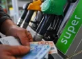 Caro carburanti in Italia, da maggio a oggi, un pieno costa quasi 10 euro in più