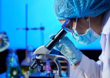 Tumori polmonari e prostatici aggressivi, speranze da nuovo farmaco: la cura presto riproposta per uso clinico