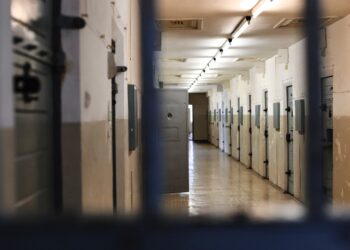 Carcere minorile di Nisida: madre detenuto a colloquio nasconde cellulari: scoperta e denunciata