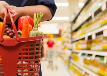 Inflazione, arriva il ‘Patto salva-spesa’: sconti e prezzi calmierati o fissi su beni di largo consumo