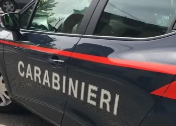 Frignano, terreno trasformato in discarica abusiva con rifiuti di ogni tipo: denunciato 75enne di Teverola